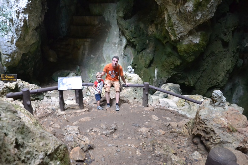 Prayanakhon Cave 004