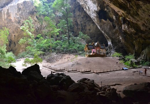 Prayanakhon Cave 006