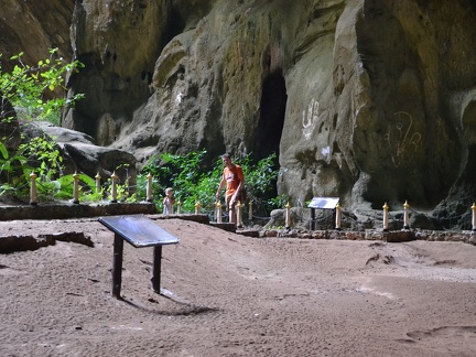 Prayanakhon Cave 009