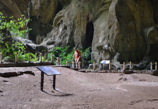 Prayanakhon Cave 009