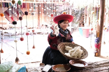 Cusco - Baby Alpaca - Wie die Wolle handverarbeitet wird